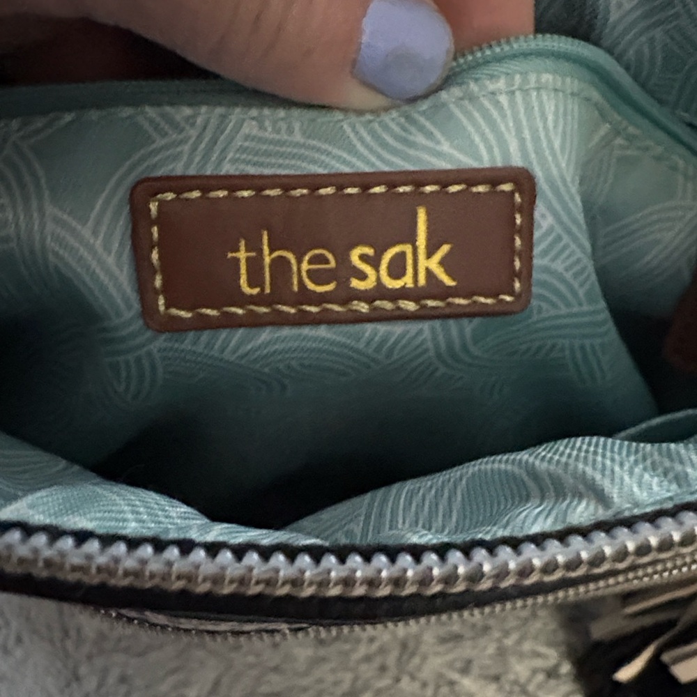 Le Sak Stylish Black and White Crossbody Bag - Picture 5 of 11